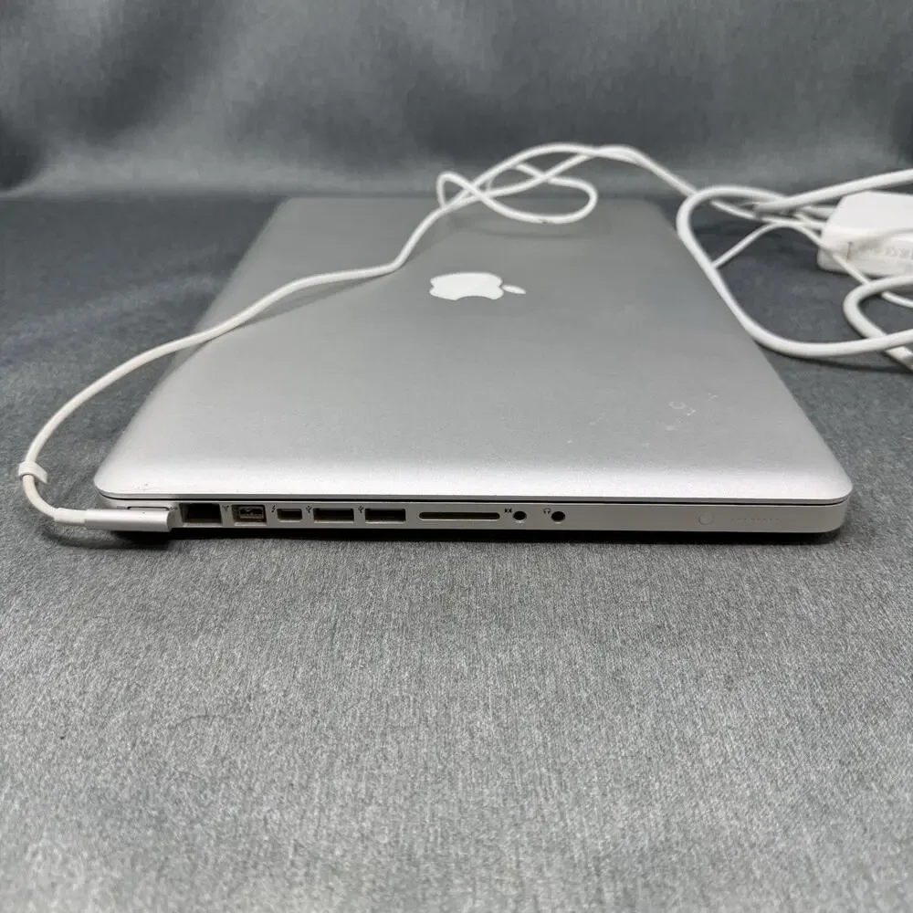 2010 Apple MacBook Pro A1286 15” Screen Charger For Parts Repair Bundle
